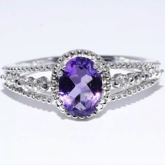 Jewelry - Natural Oval Cut Purple Amethyst Gem Ring, cute Ring, shiny Ring.